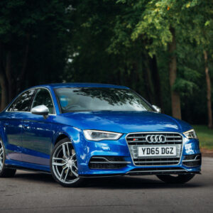 Musta kiiltävä ABS P-Performance Kylkisuojat Audi S3 8V:lle