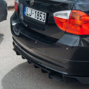 Suorituskykyinen takapuskurin diffuusorin lisäosa kylkievillä BMW E91 SE:lle