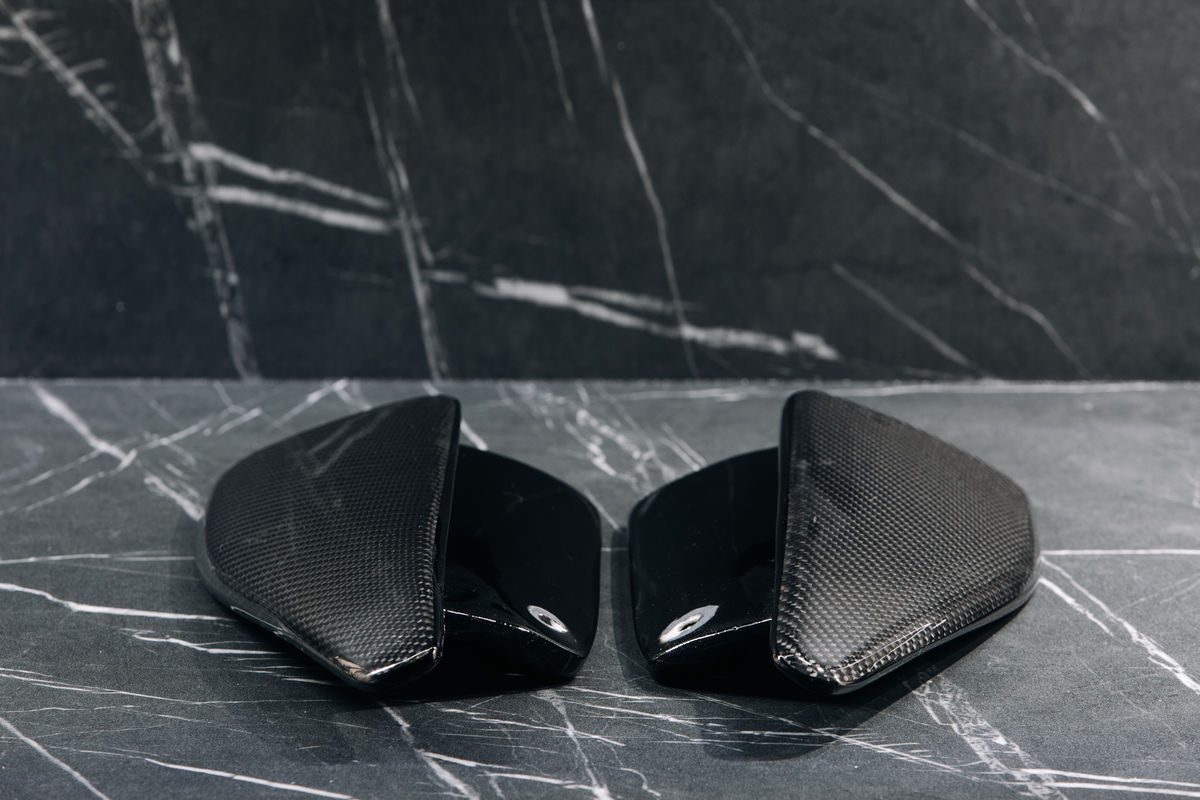 CARBON P-Performance Aero Rear bumper side flaps/ splitters for Porsche Taycan - Additional Image