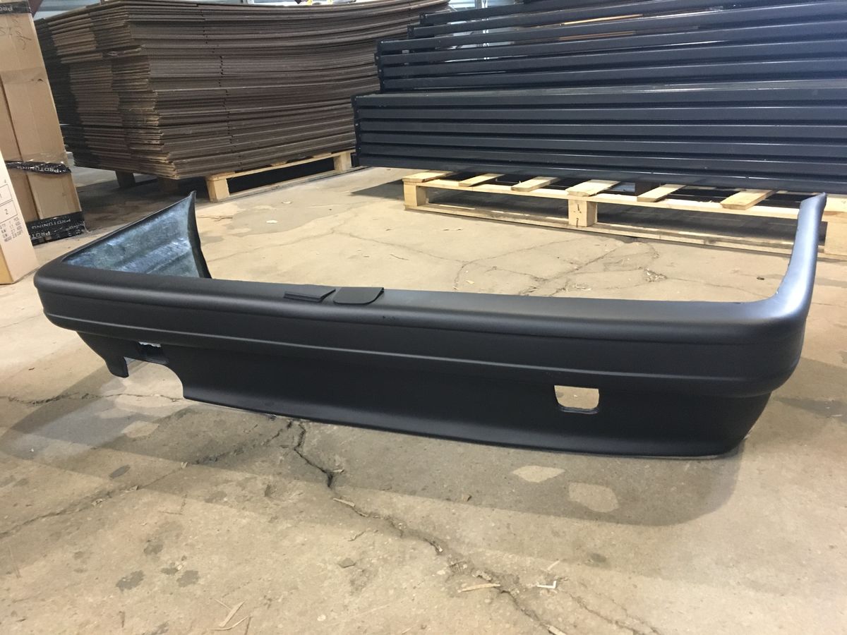 E30 83-91 Rear Bumper M-technic II / MT2 - Additional Image