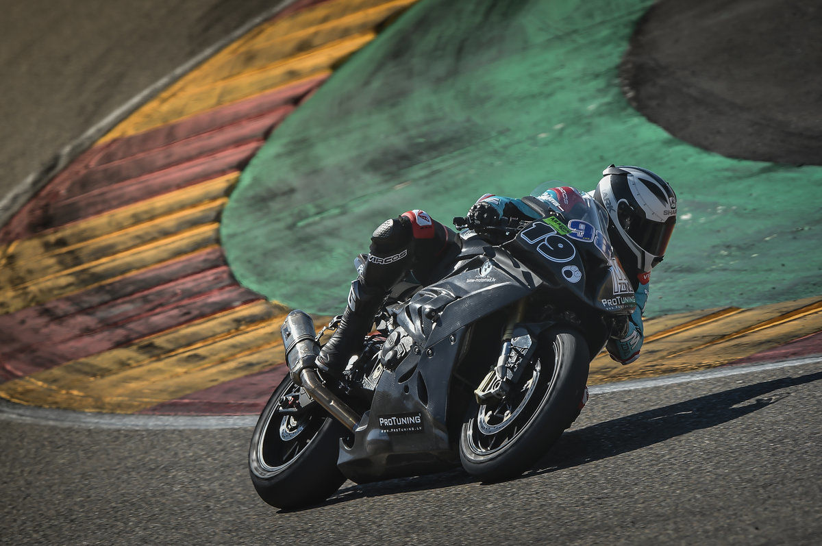 Full carbon bodykit fairing kit for BMW S1000RR for MRA windshield - Additional Image