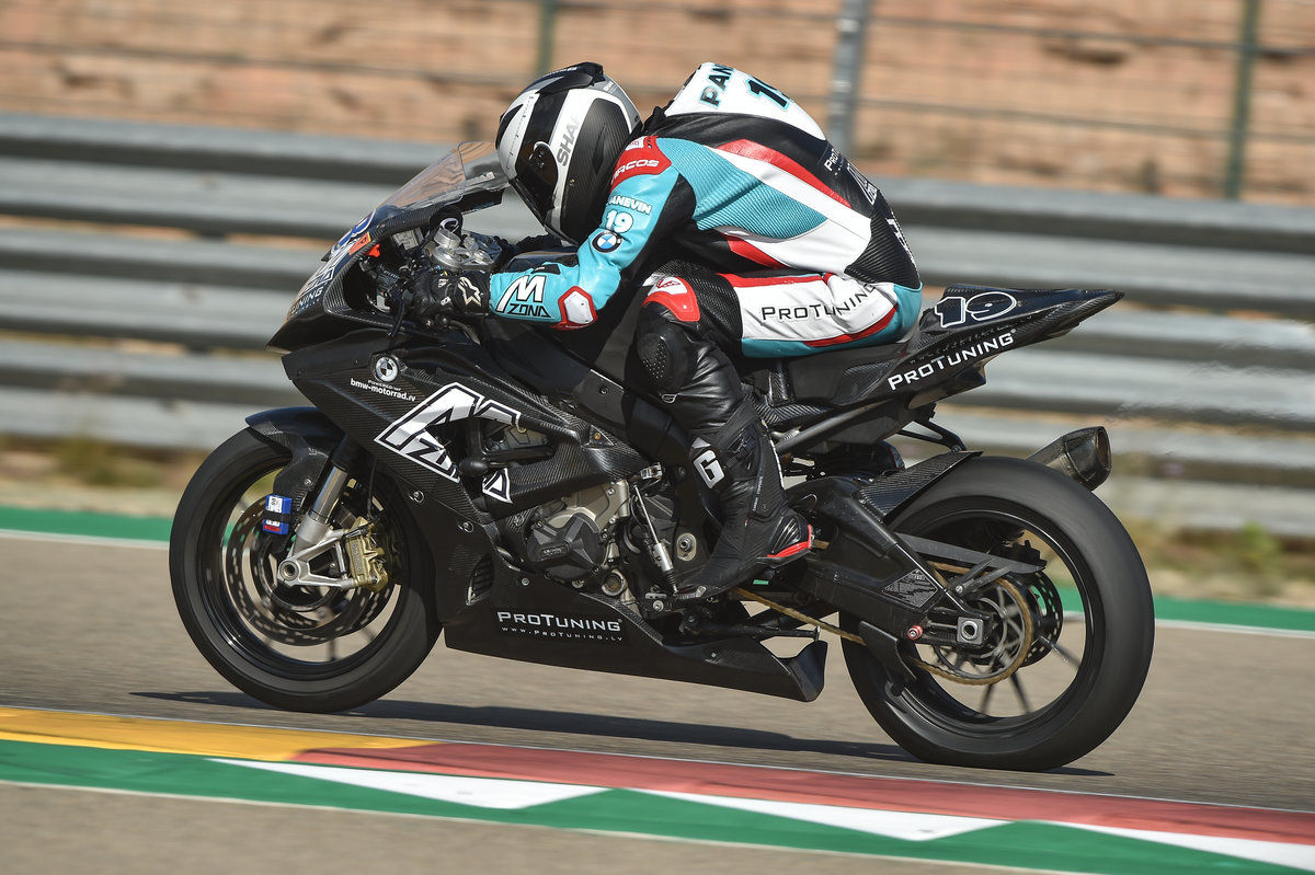 Täysi hiilikuituinen korisarja BMW S1000RR:lle MRA-tuulilasille