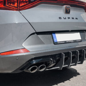 Takapuskurin diffuusorin suorituskykylaajennus lisäosa riboilla / evillä Cupra Formentor SE:lle