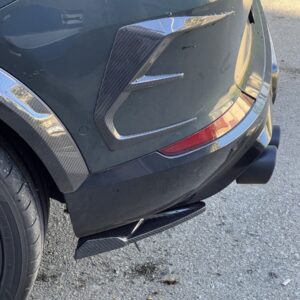 Takapuskurin sivuhiilikuitudiffuusorin siiveke evällä Cupra Formentorille