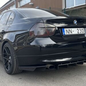 Suorituskykyinen takapuskurin diffuusorin lisäosa kylkievillä BMW E90 SE:lle