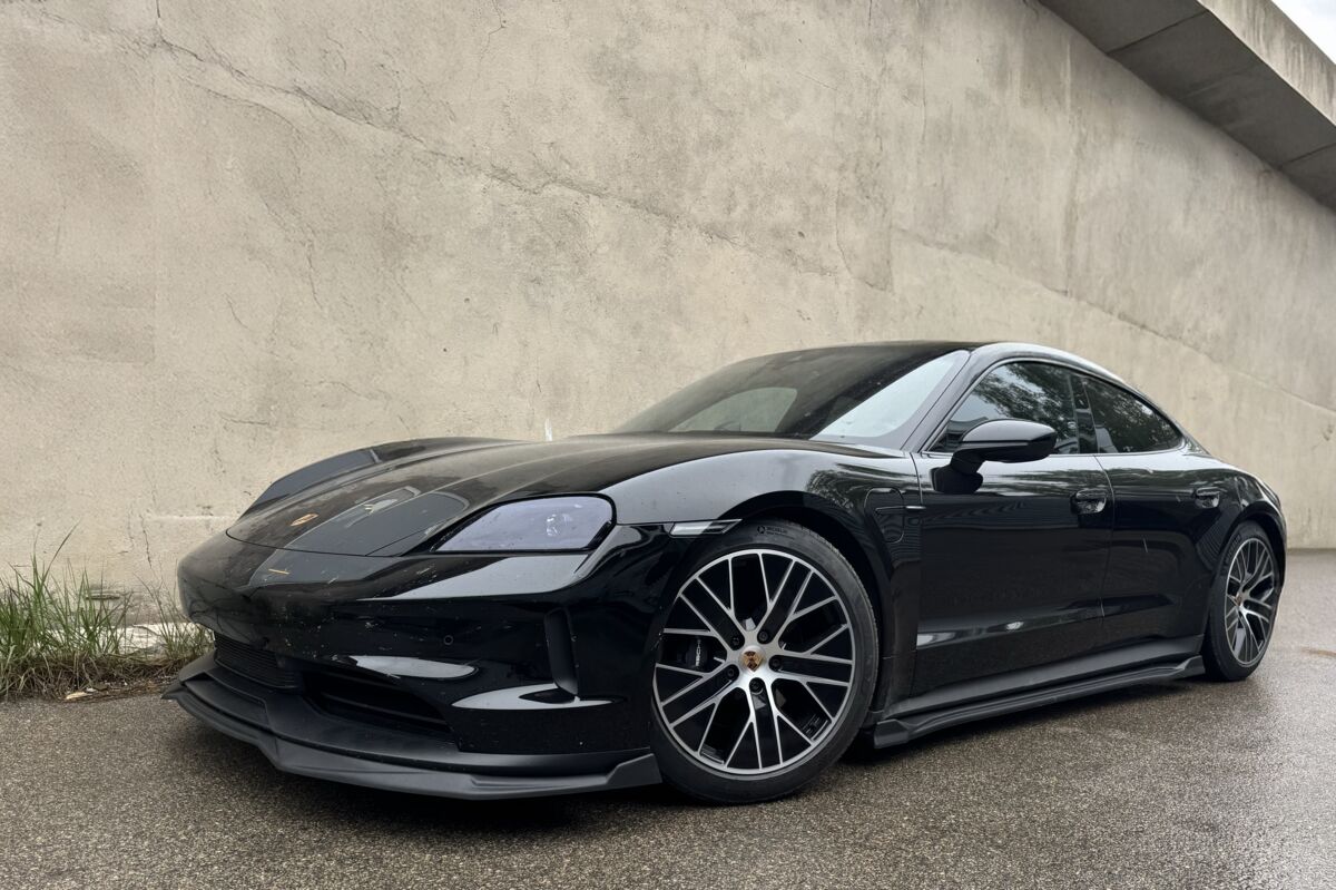 Black Matte side skirts spoilers For Porsche Taycan Base / 4 / 4S - Additional Image