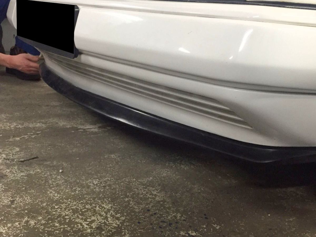 P-Performance Sport Front bumper Spoiler lip splitter For Mercedes W124 SE - Additional Image