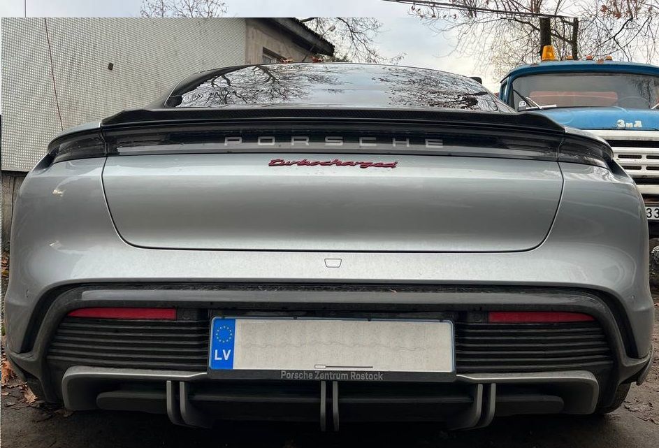 CARBON Performance Aero trunk extension spoiler for Porsche Taycan - Additional Image